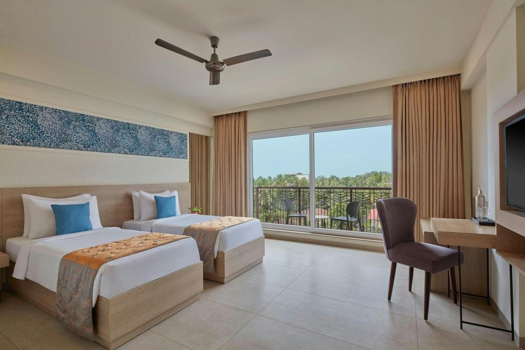Green, Guest Room, Twin Beds, Partial View