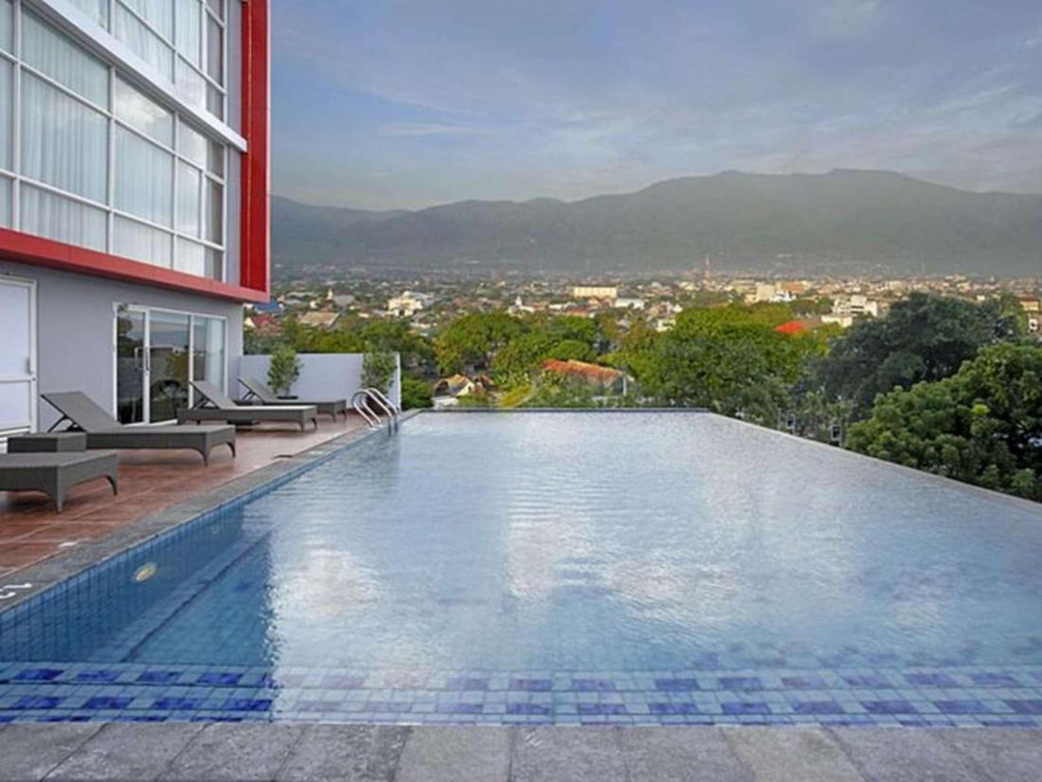 Hotel Santika Palu 34/36
