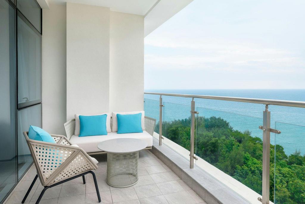 Ocean, Studio, Suite, King Bed, Balcony