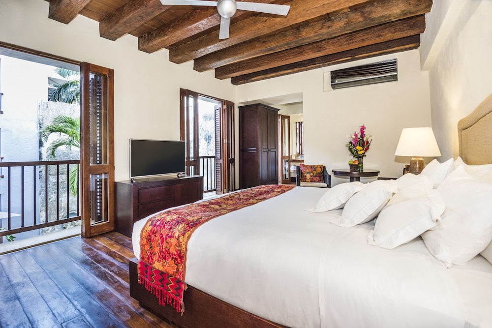 Ananda Hotel Boutique 29/70