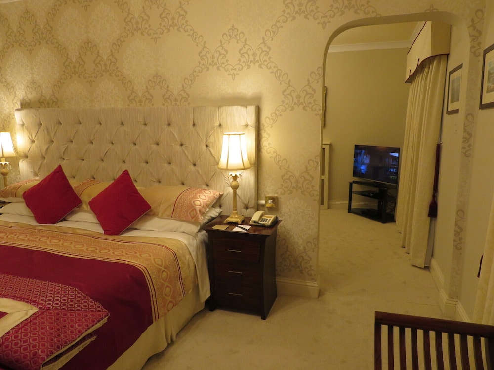 Brook Manor Lodge 4/32