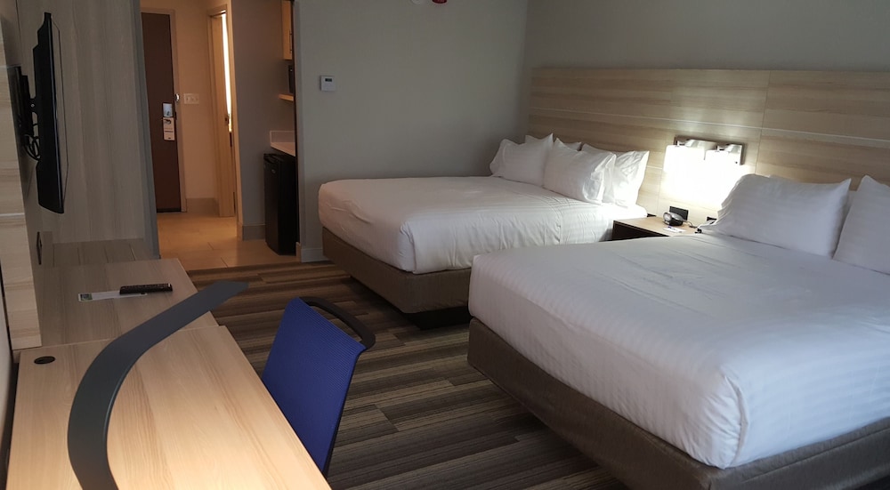 Holiday Inn Express Suites Toledo West 16/54