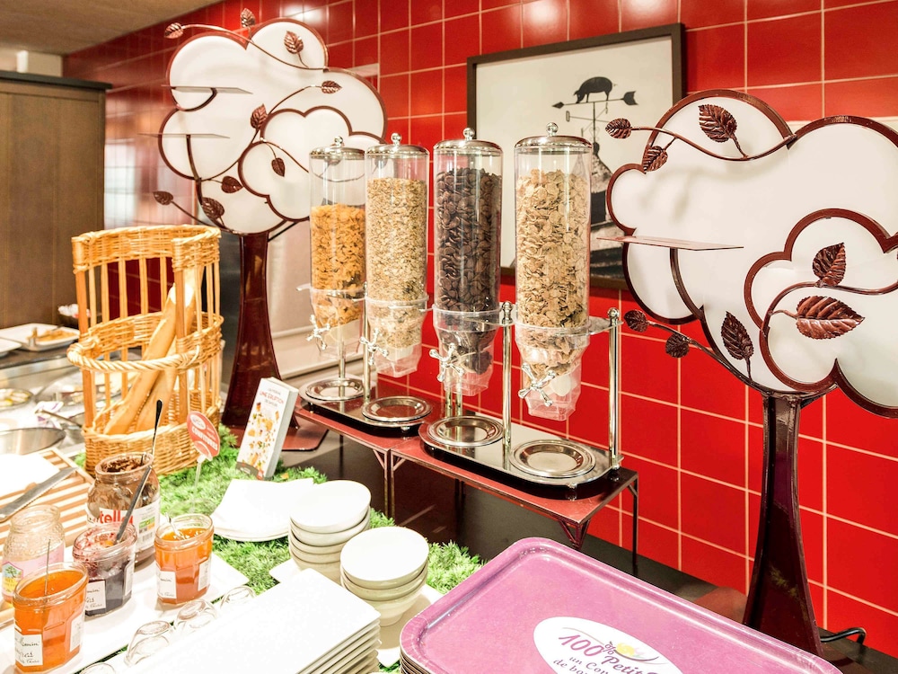 restaurant cafeteria