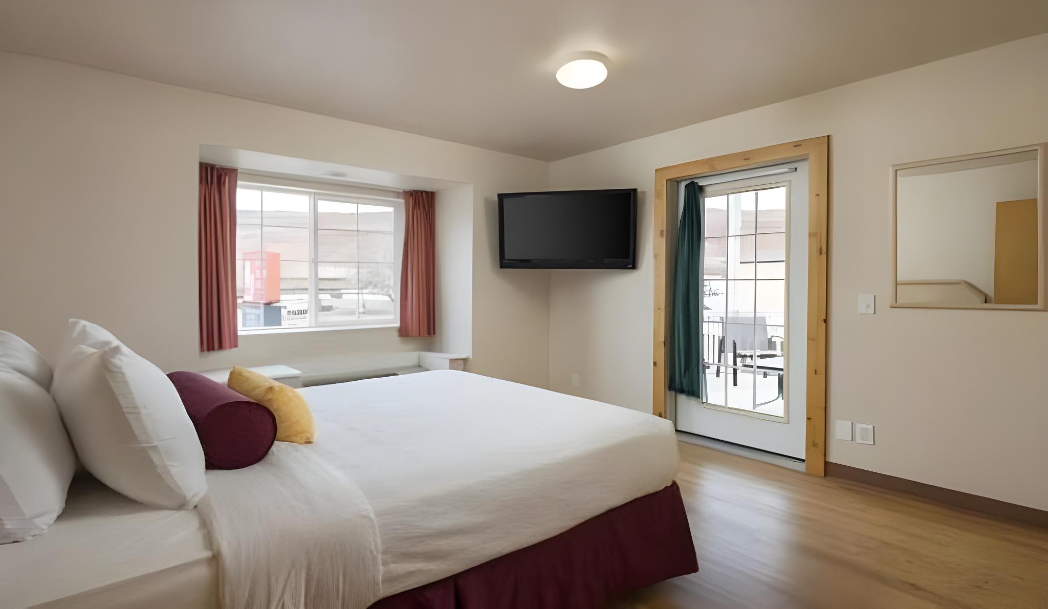 2 Bedrooms, Suite