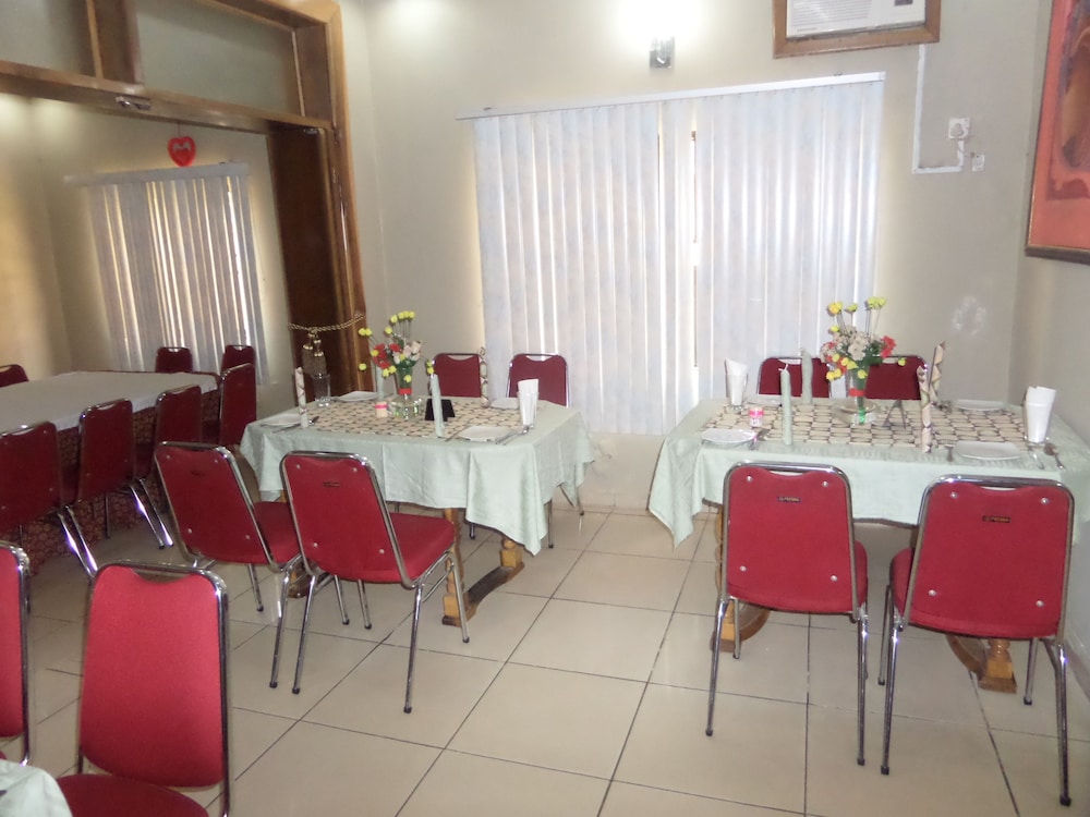 New Golden Hotel 14/16