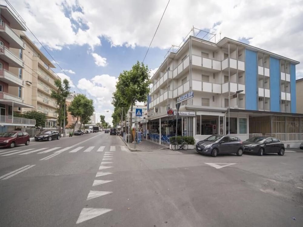 Hotel Sanremo 37/50