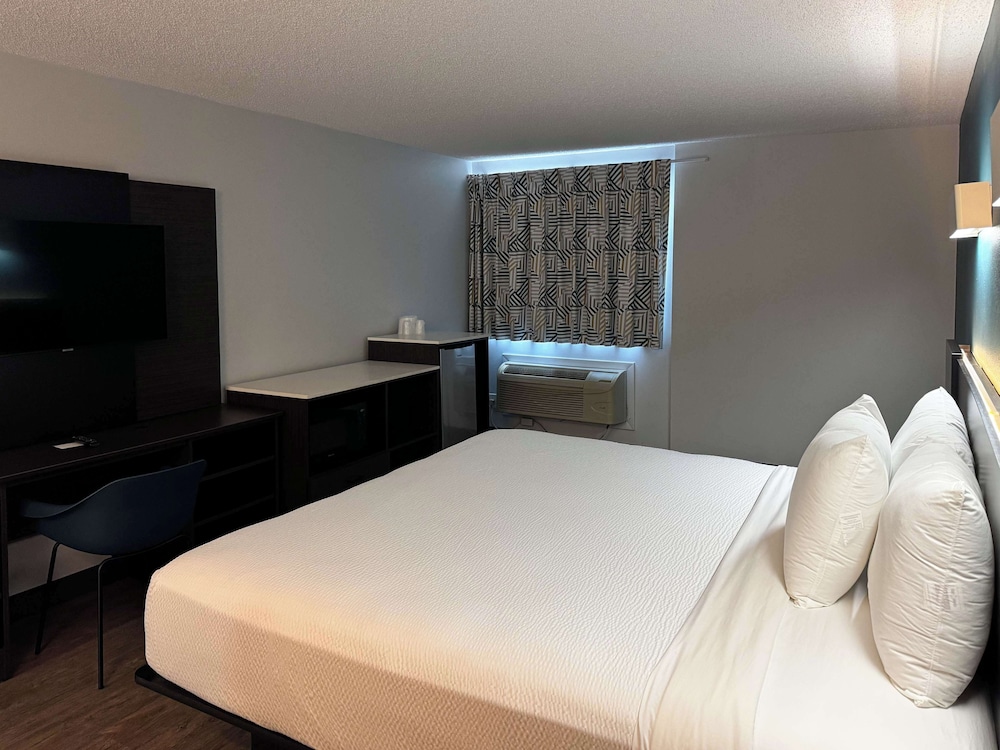 Studio6 Suites Carson, CA 16/37