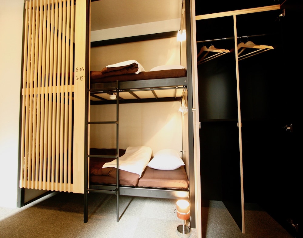 Namba Guesthouse HIVE - Hostel 10/65