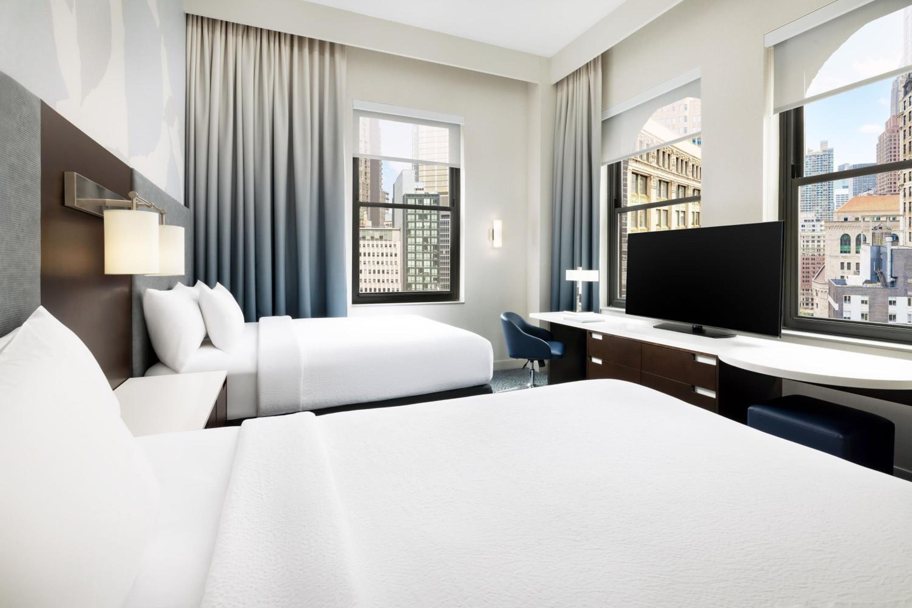 Studio, 2 Queen Beds, Partial City View, Bathtub, Accessible