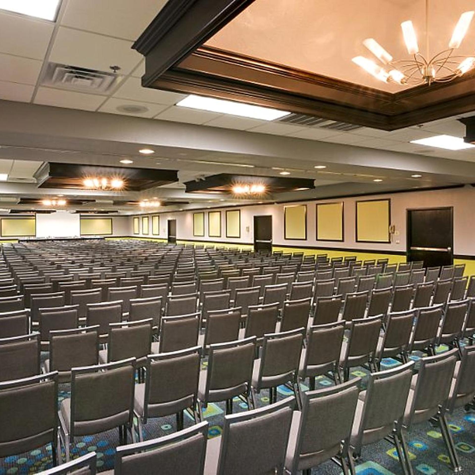 OKC Hotel Suites, Event Center, indoor Pool and Arcade, 5 Min from Downtown & Fairgrounds 26/45
