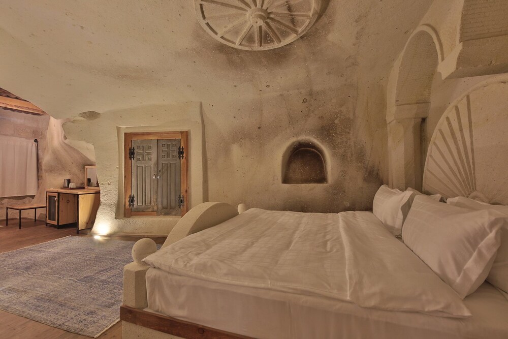 Taru Cave Suites 5/50