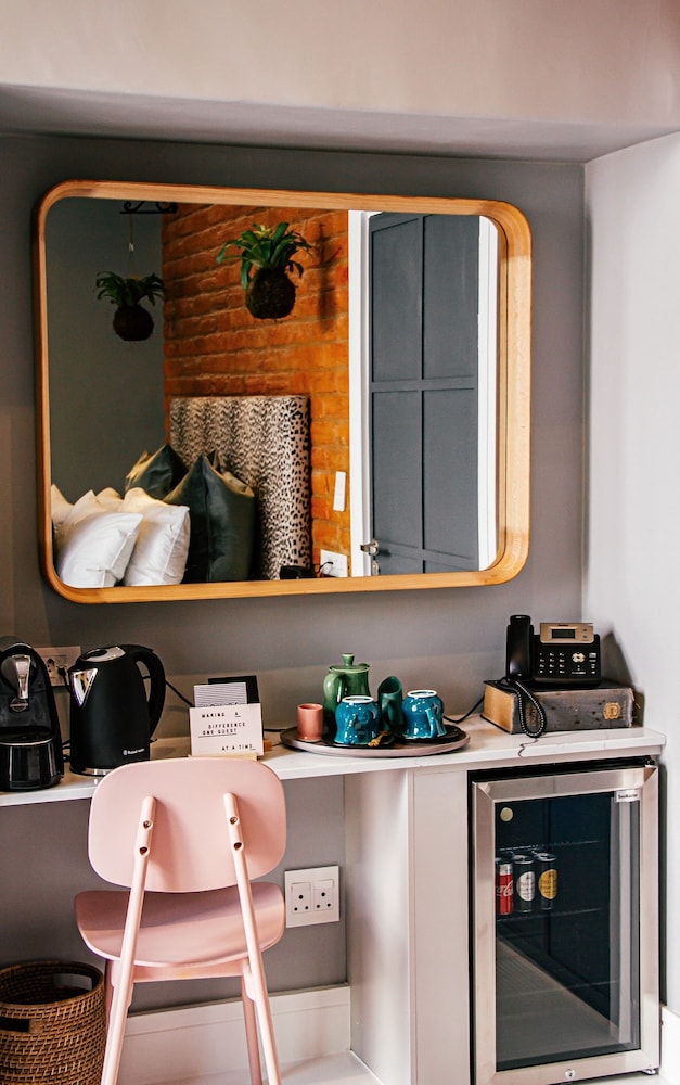 Pineapple House Boutique Hotel 45/50