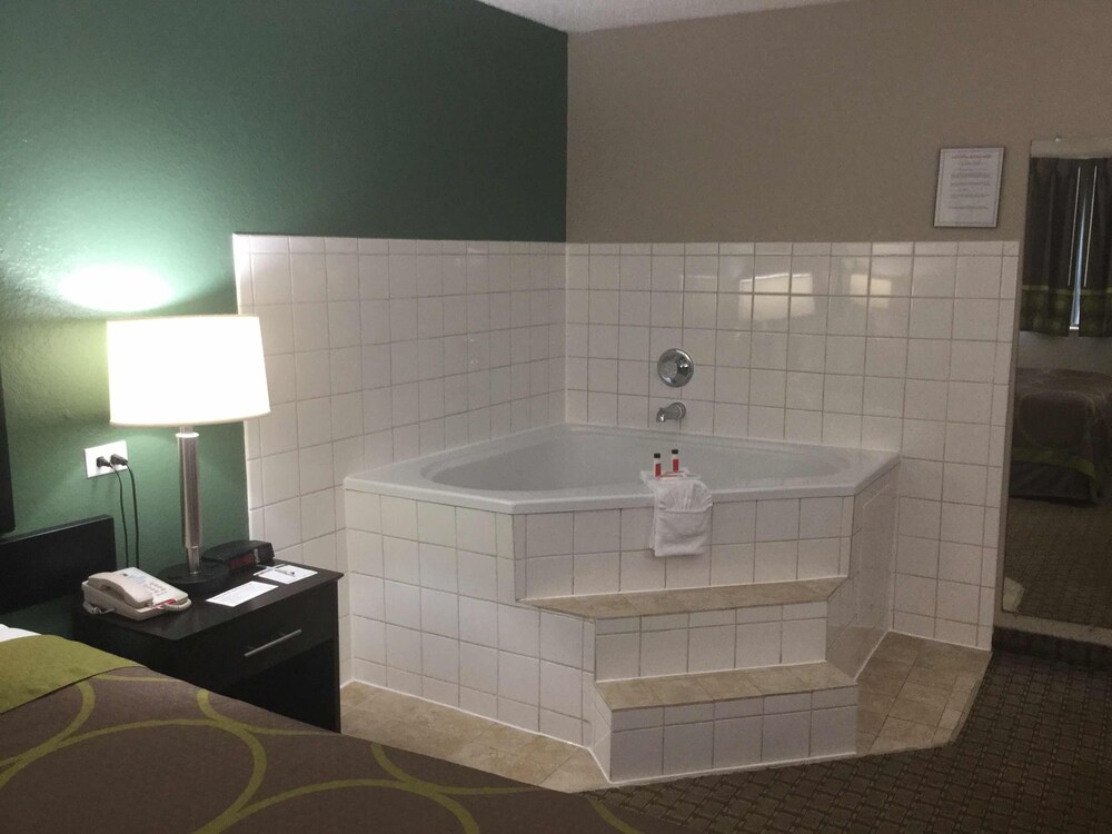Super 8 by Wyndham Mundelein/Libertyville Area 23/45
