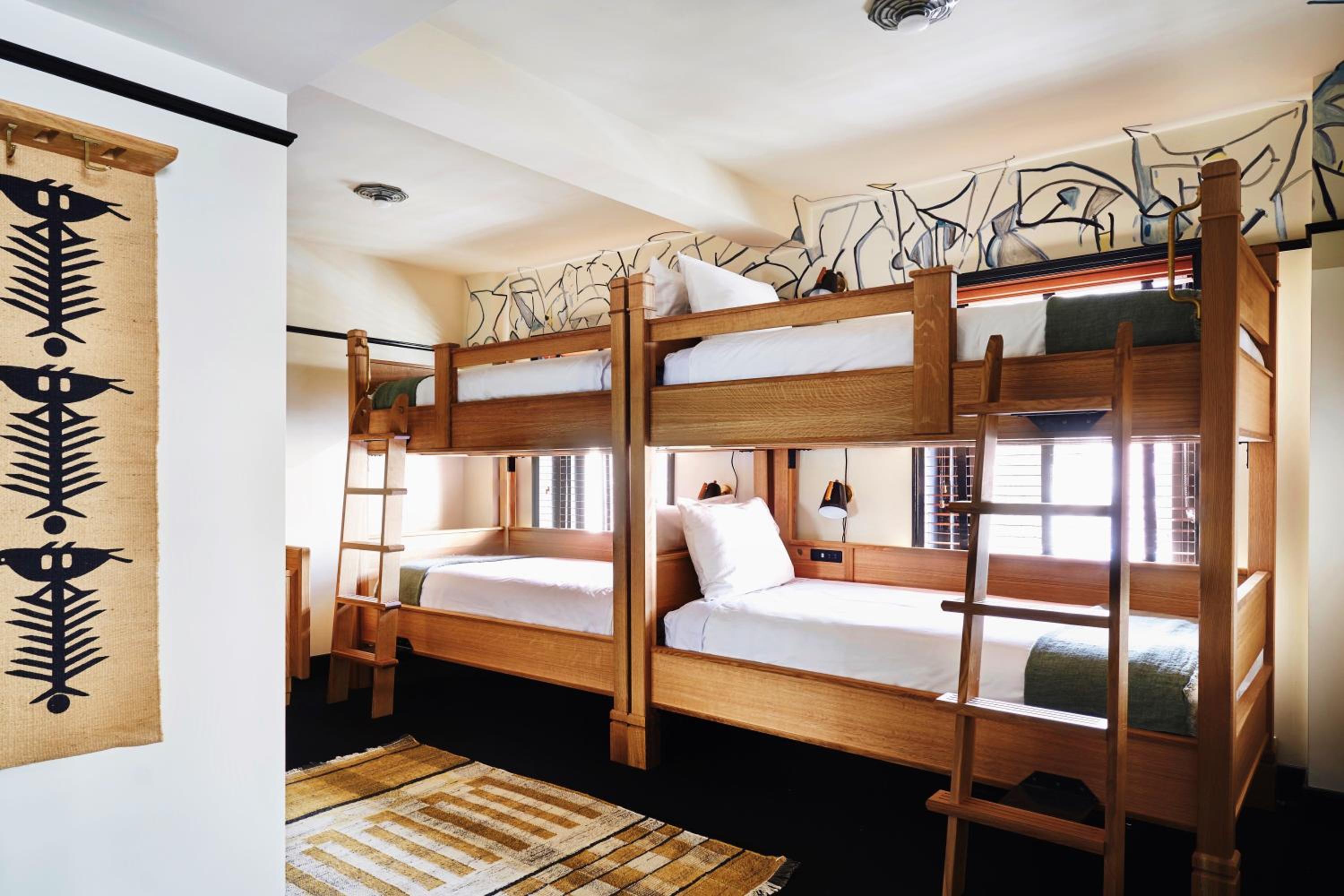 Private Quad, 4 Bunk Beds، Freehand New York 2/4