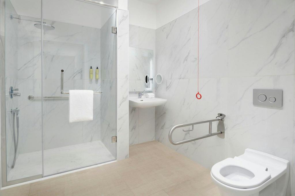 شقة كبيرة بسرير كينج وسريرين كينج بإطلالة على المدينة بـ3 غرف نوم، Element West Bay Doha 7/8