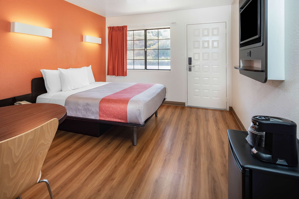 Motel6 Thousand Oaks, CA 33/49