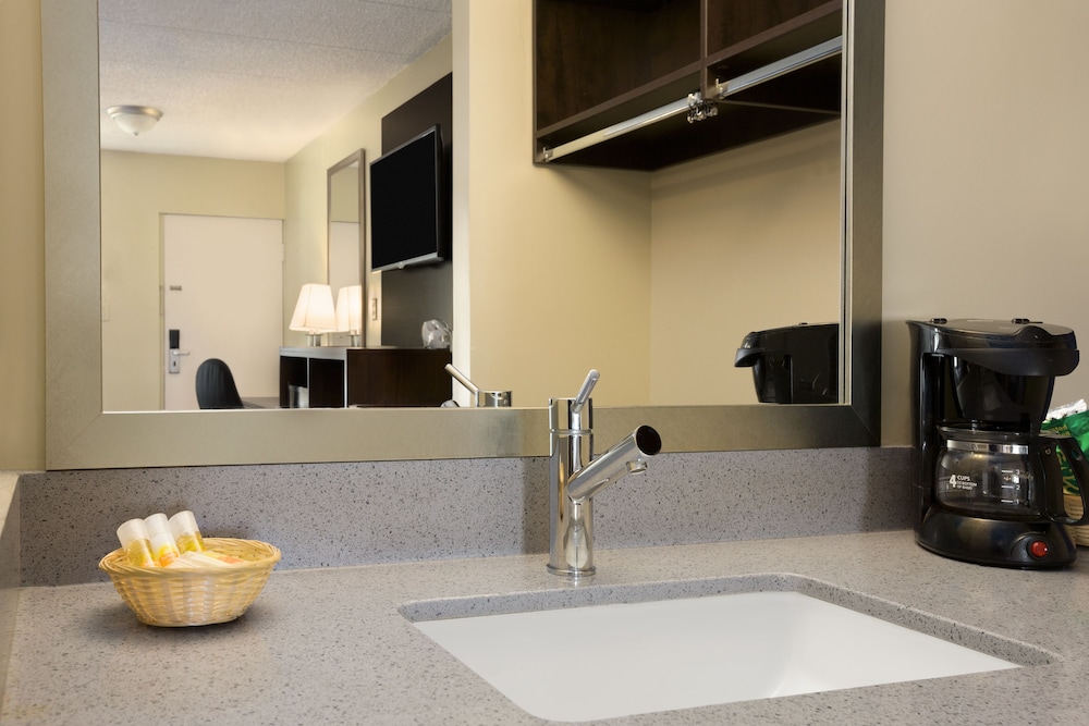 Days Inn & Suites By Wyndham Cherry Hill - Philadelphia 5/35