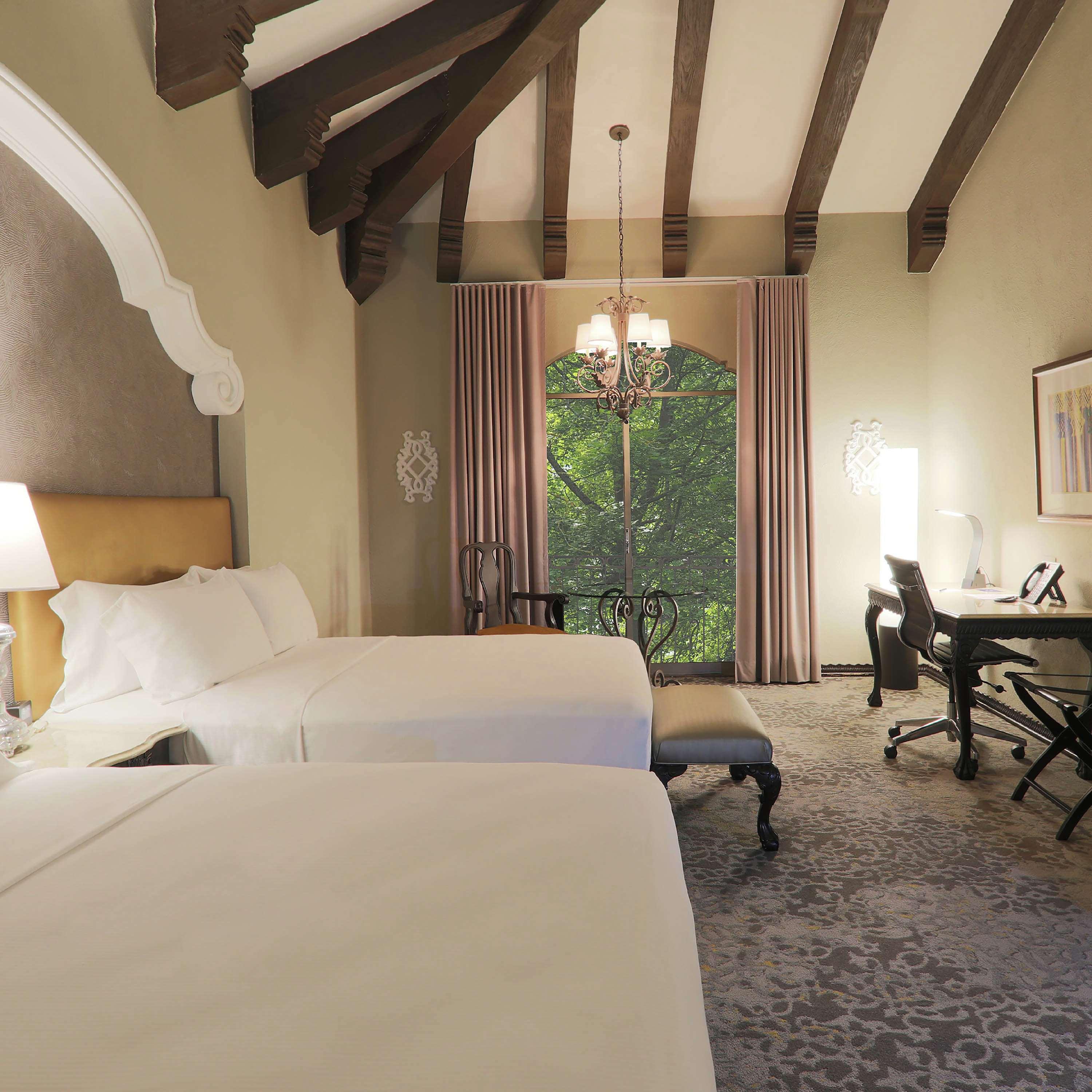 ROOM, 2 QUEEN BEDS, EXECUTIVE LEVEL