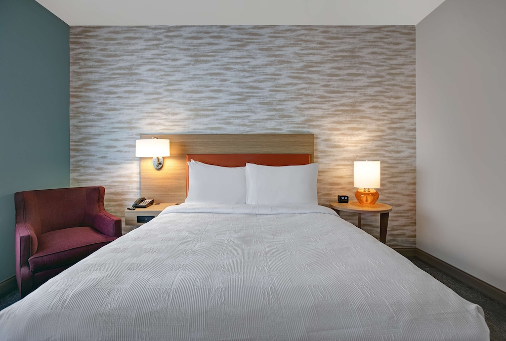 SUITE, QUEEN BED, ACCESSIBLE