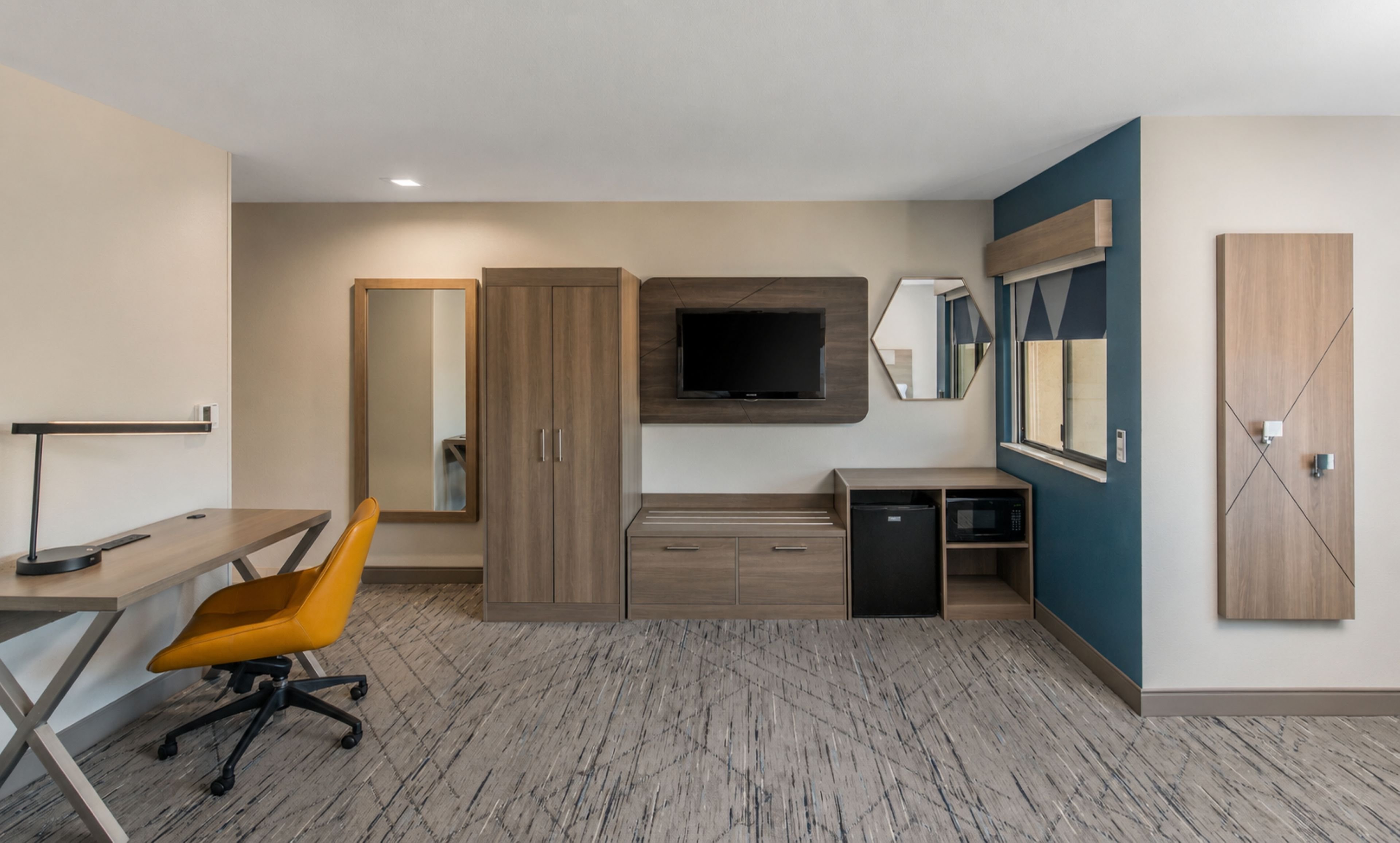 Holiday Inn Express San Diego South National City 65/73