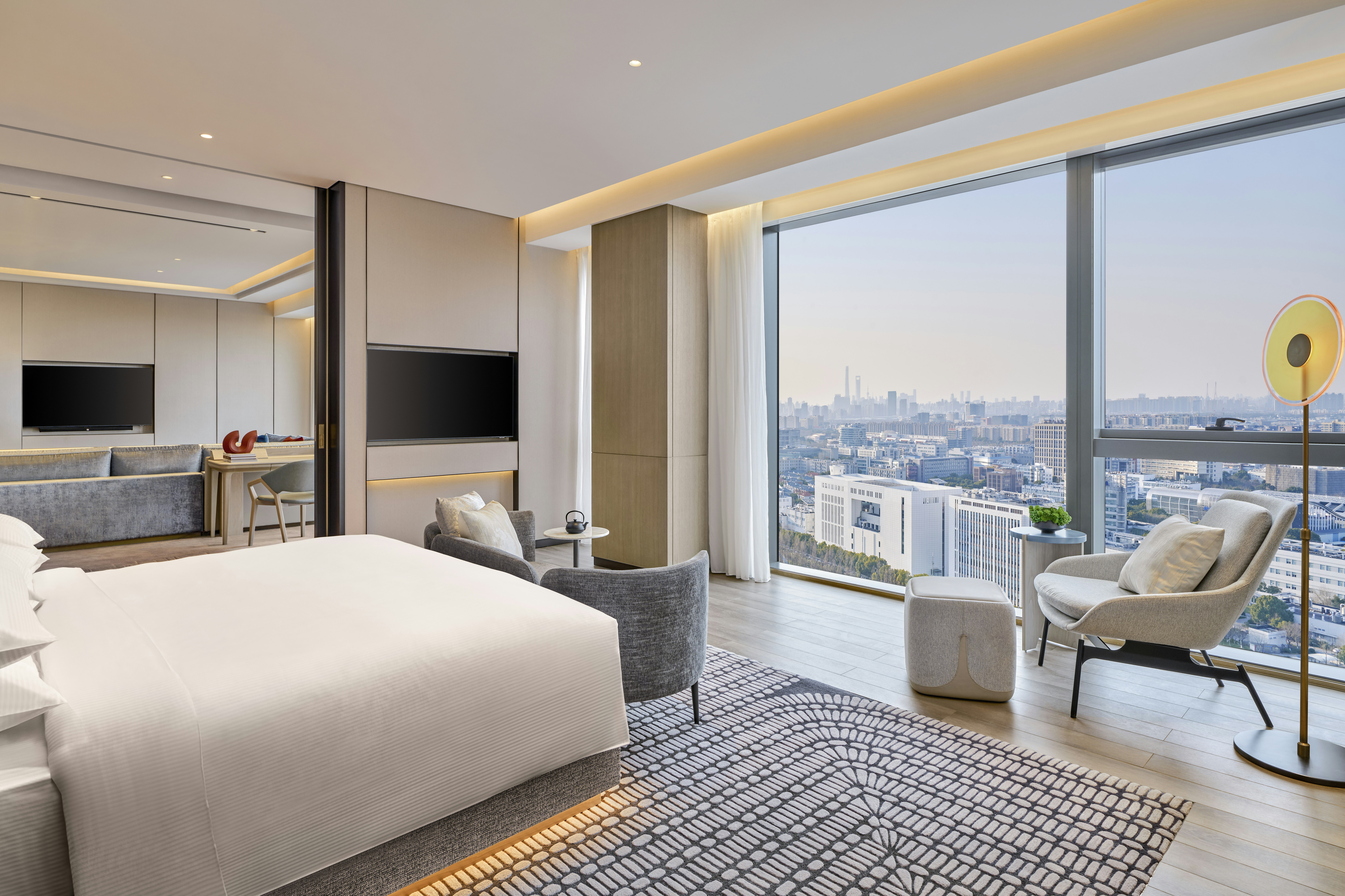Ambassador, Suite, King Bed