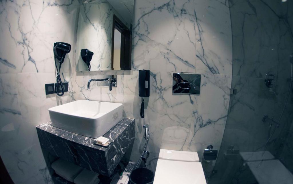 غرفة ديلوكس مفردة، Hotel Connaught Royale 2/2