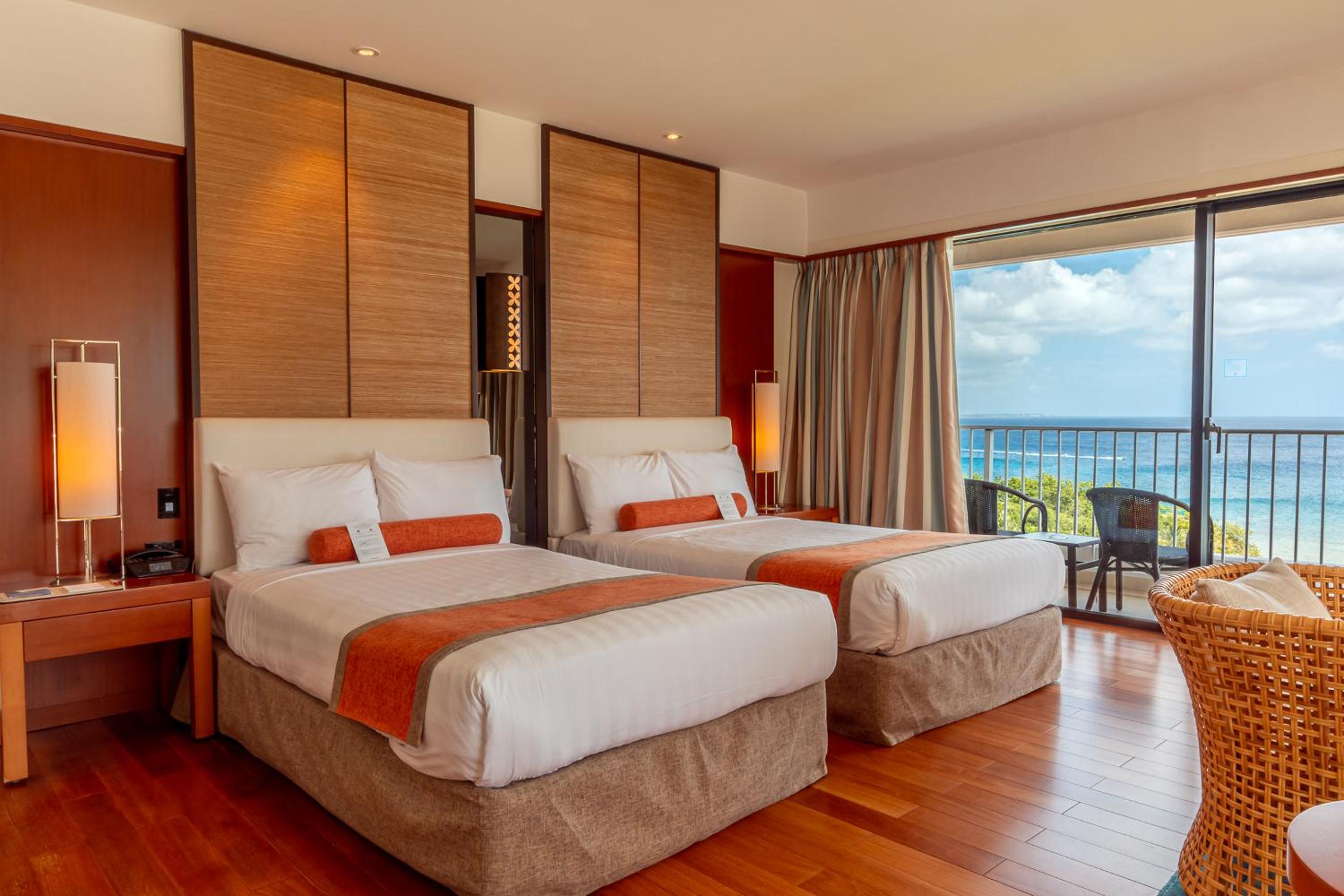 Suite, Ocean Front, Living Area, Lounge Access