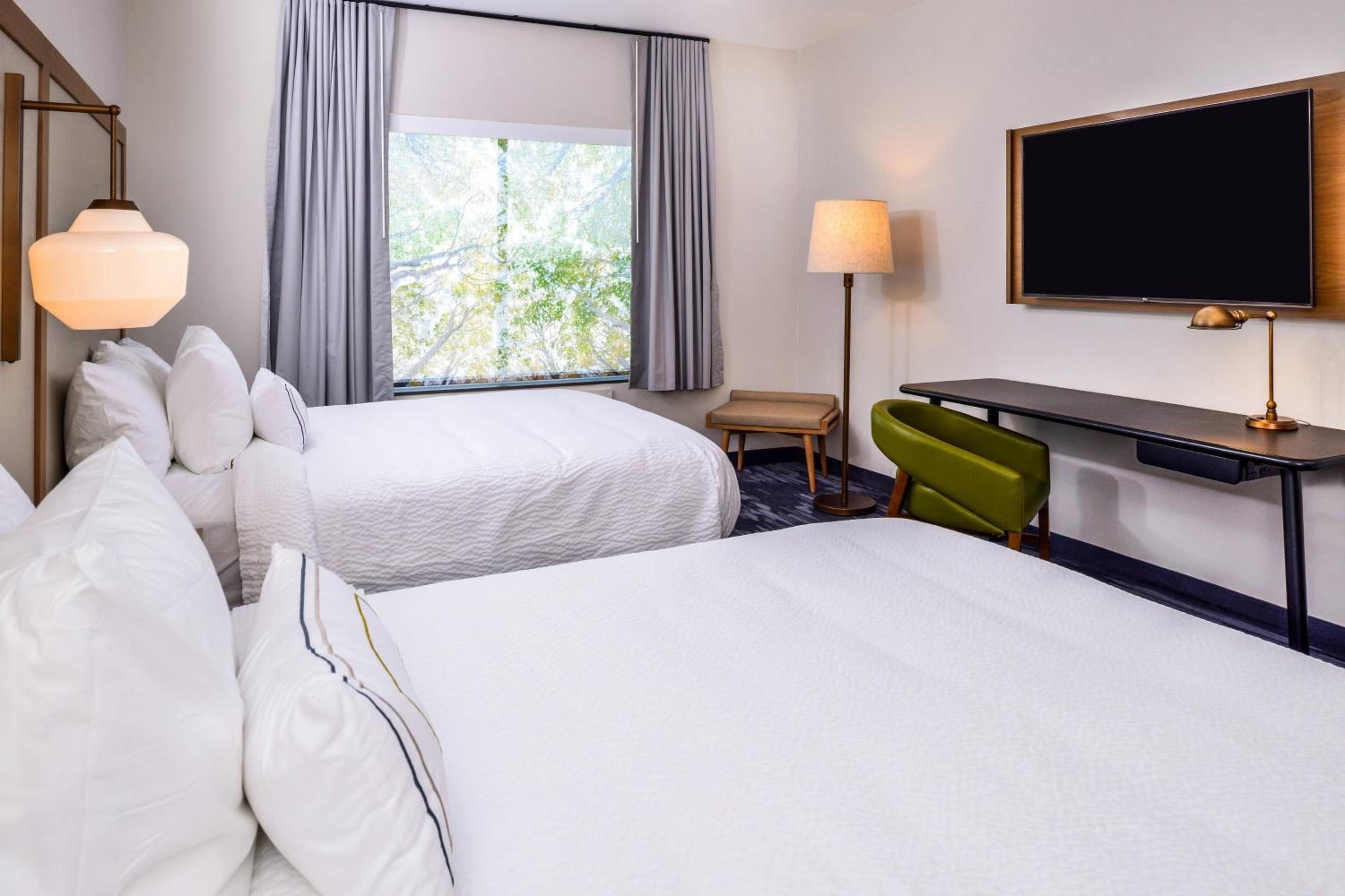 Room, 2 Queen Beds, Bathtub, Accessible