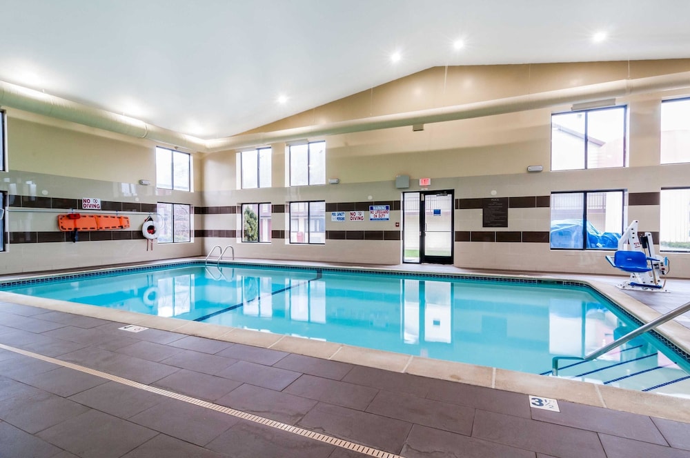 Comfort Inn & Suites University South 2/28