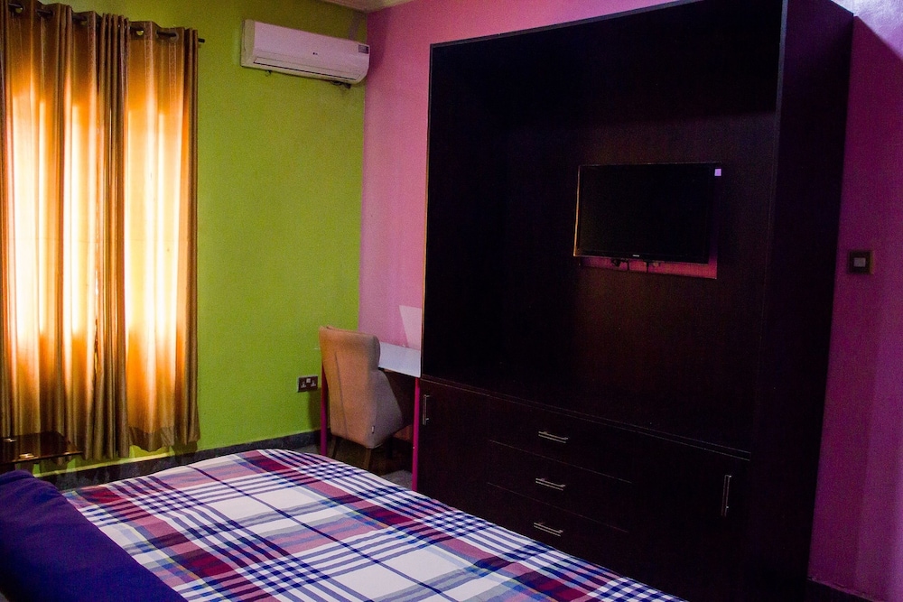 Paris Suites 14/64