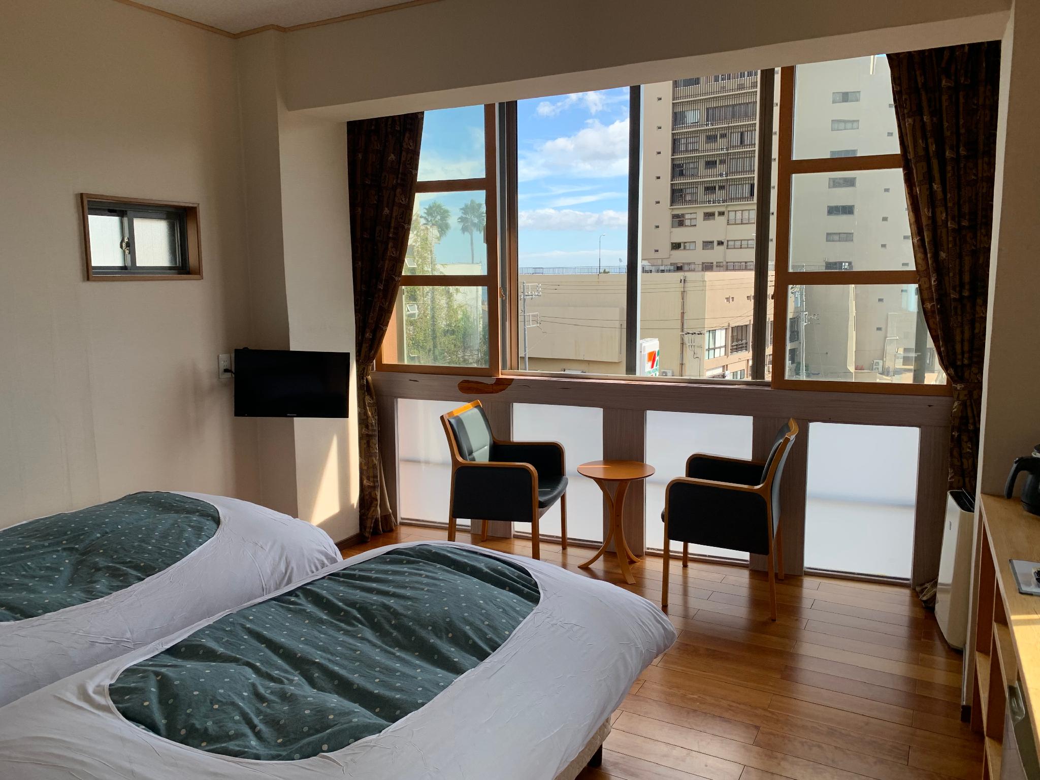Room, Twin Beds, River View, Night View