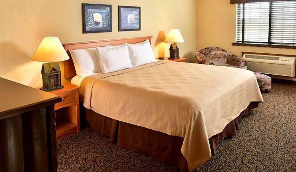 Boarders Inn & Suites by Cobblestone Hotels - Waukon 13/25