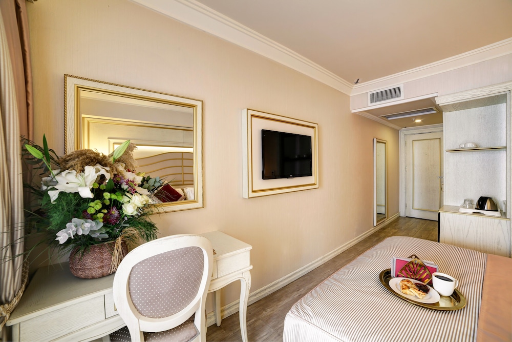 Halifaks Hotel 19/50