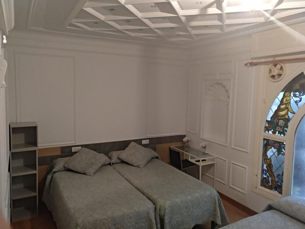 Hostal Rioja Condestable 19/48