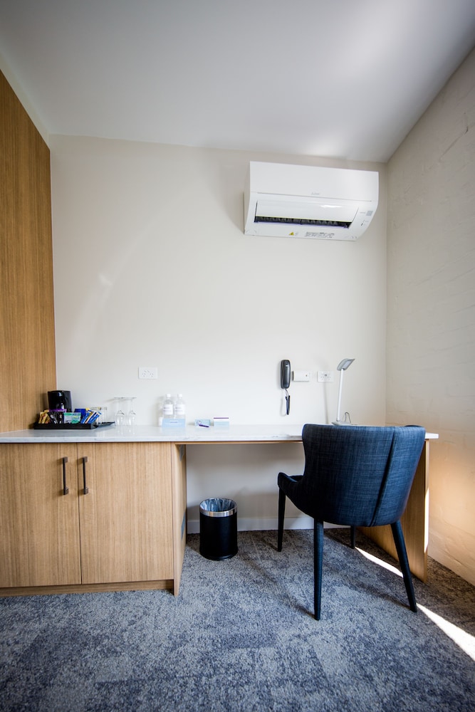 Mercure Ballarat Hotel and Convention Centre 58/70