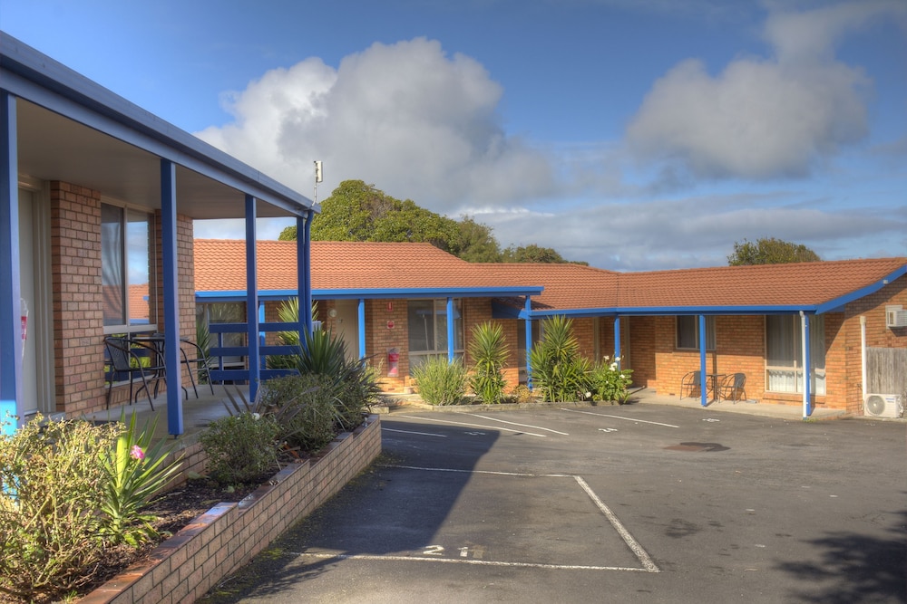 Blue Whale Motor Inn and Apartments 50/55