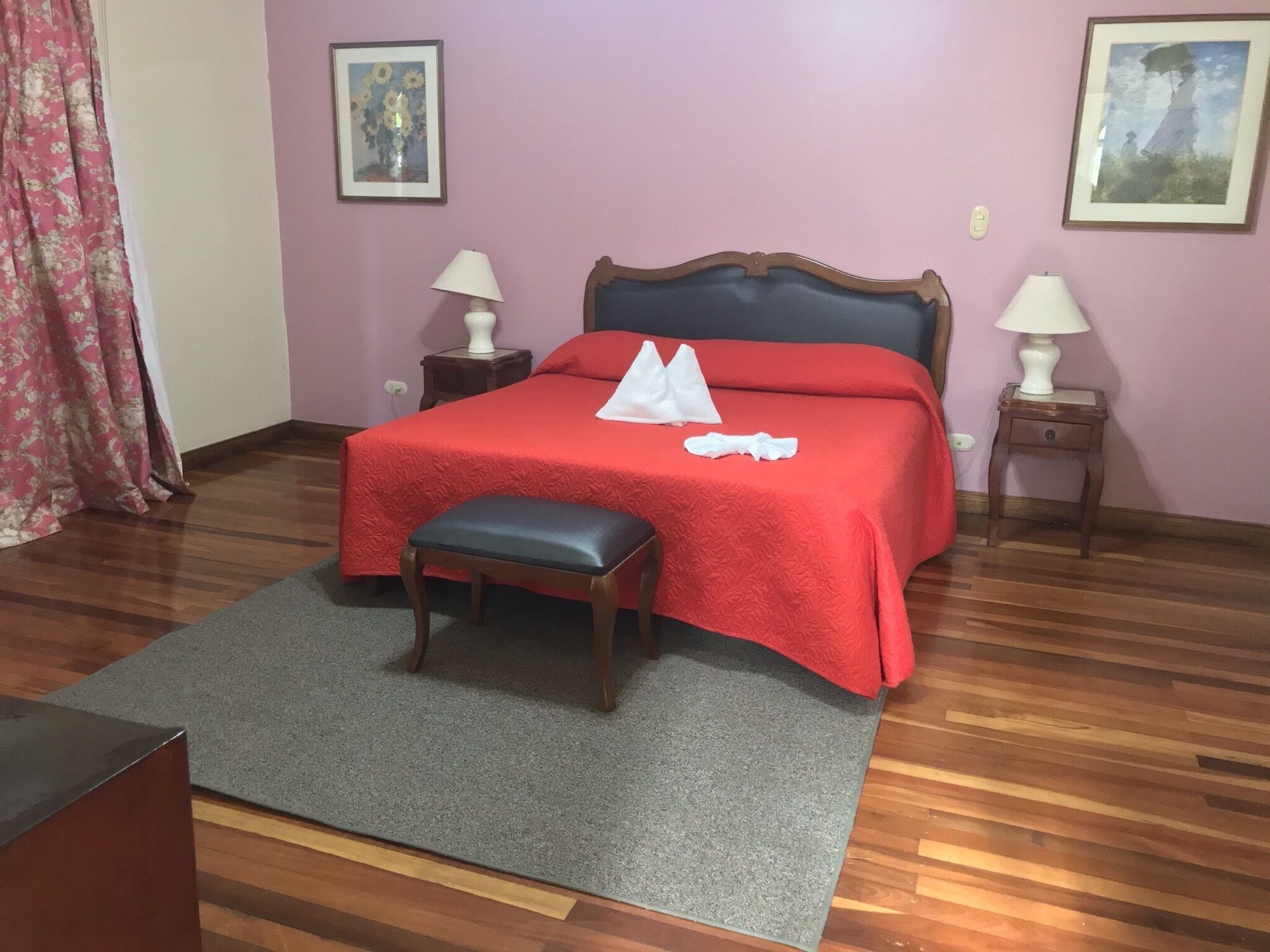 DELUXE, SINGLE, KING BED, PATIO