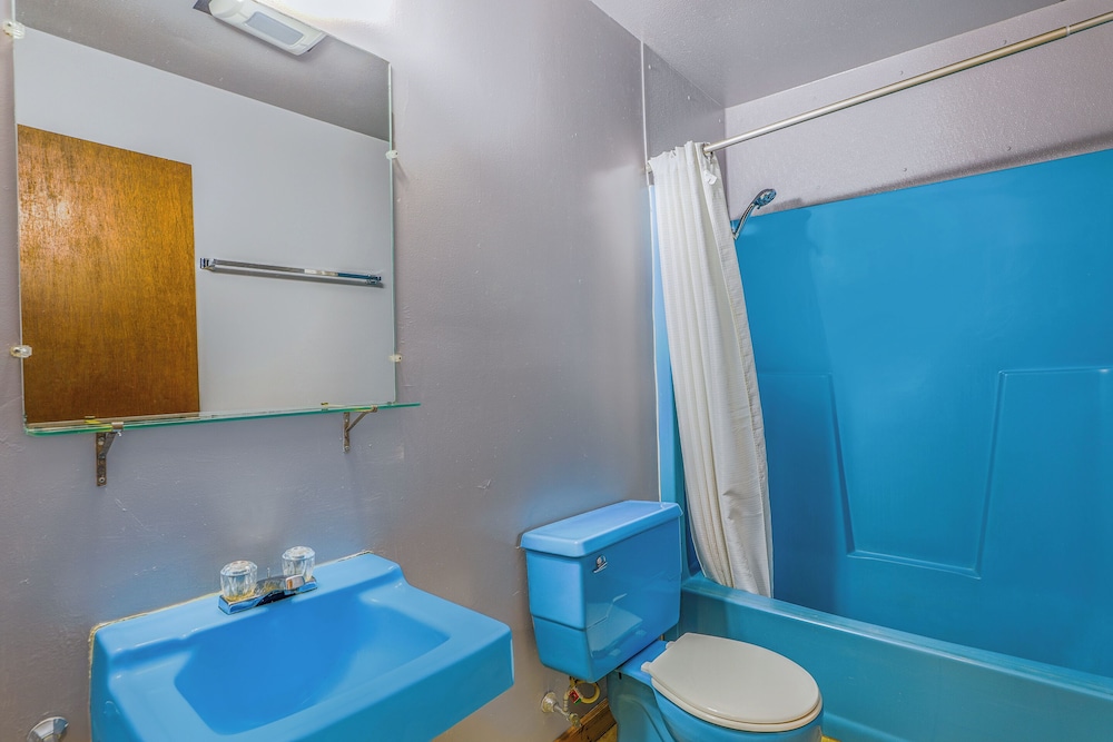 Love Hotels Tomahawk at Lake Mohawksin WI 48/49