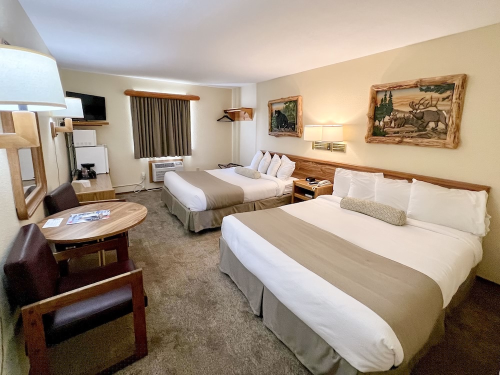 Beartooth Hideaway Inn and Cabins 13/56