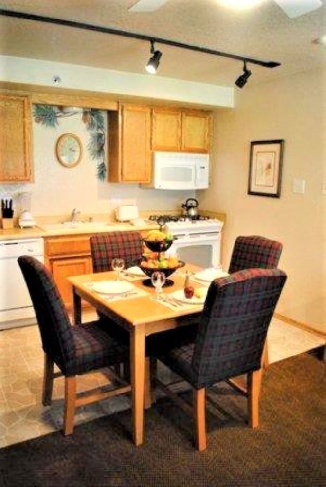 Getaways at Snow Lake Lodge 43/50