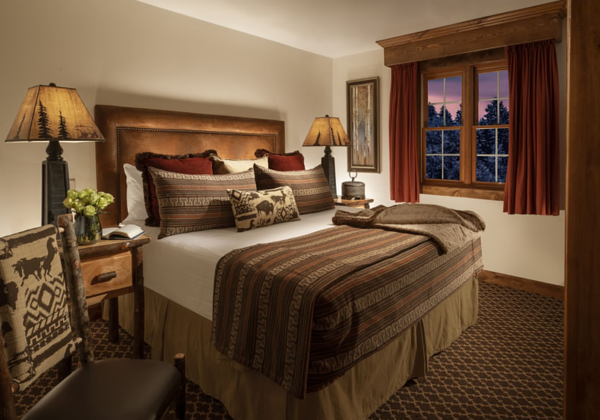 Master, Cottage, Suite, King Bed, Queen Murphy Bed