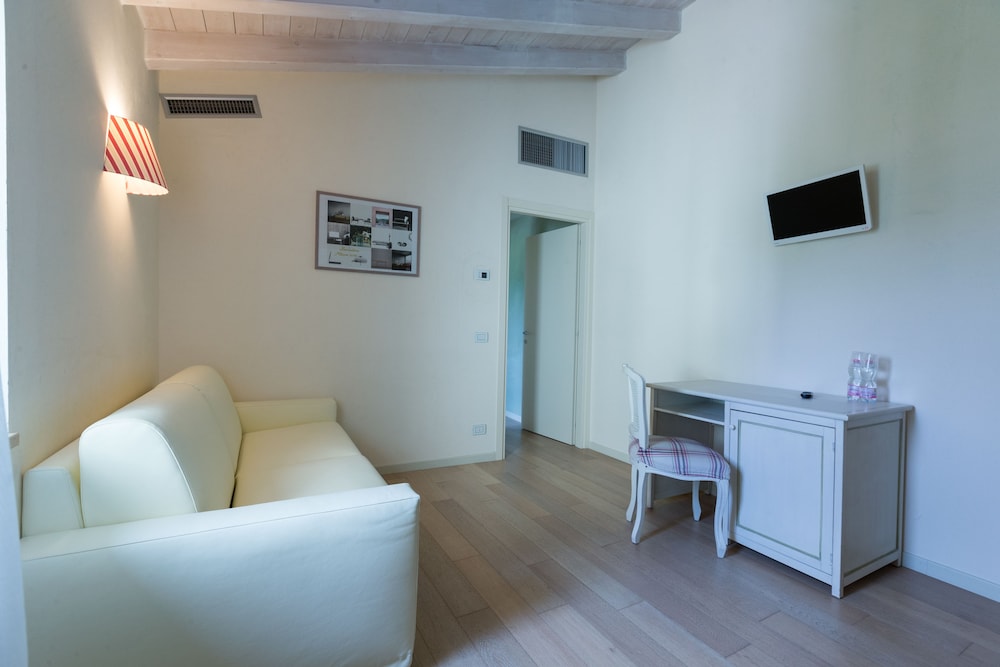 Hotel Villa Moron 18/50
