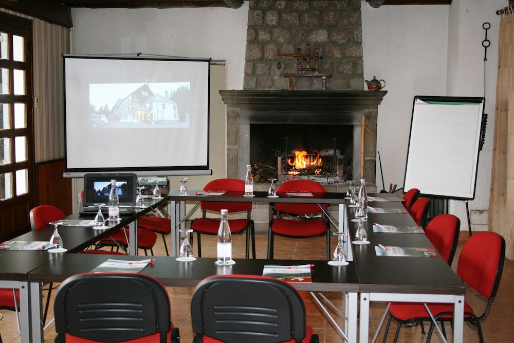 Hotel The Originals Super-Besse Est Auberge de la Petite Ferme 27/31