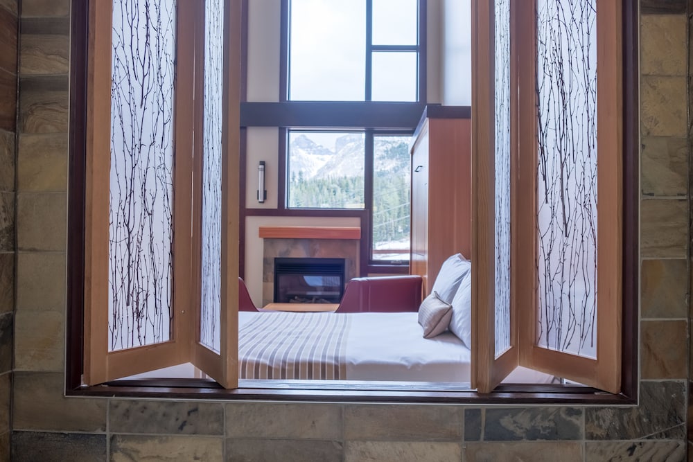 Sunshine Mountain Lodge - Superior Room 19/61