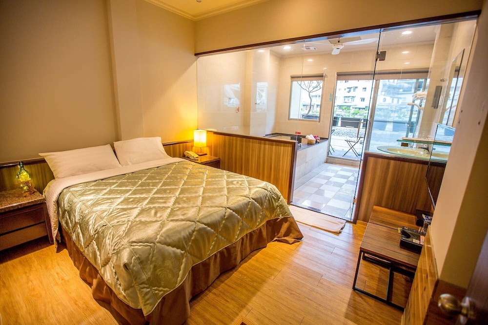 Wulai shuan Hot Spring House 6/20