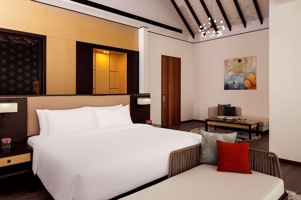 3 Bedrooms, Water Villa, Twin Beds, 2 King Beds, Private Pool, Lounge Access