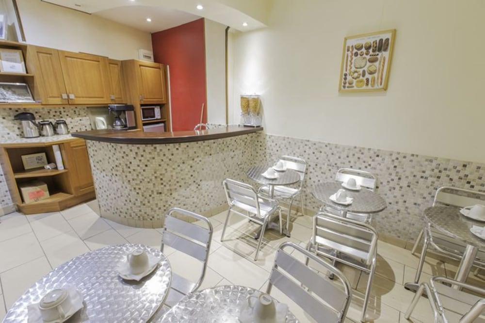Merryl Hotel 34/43