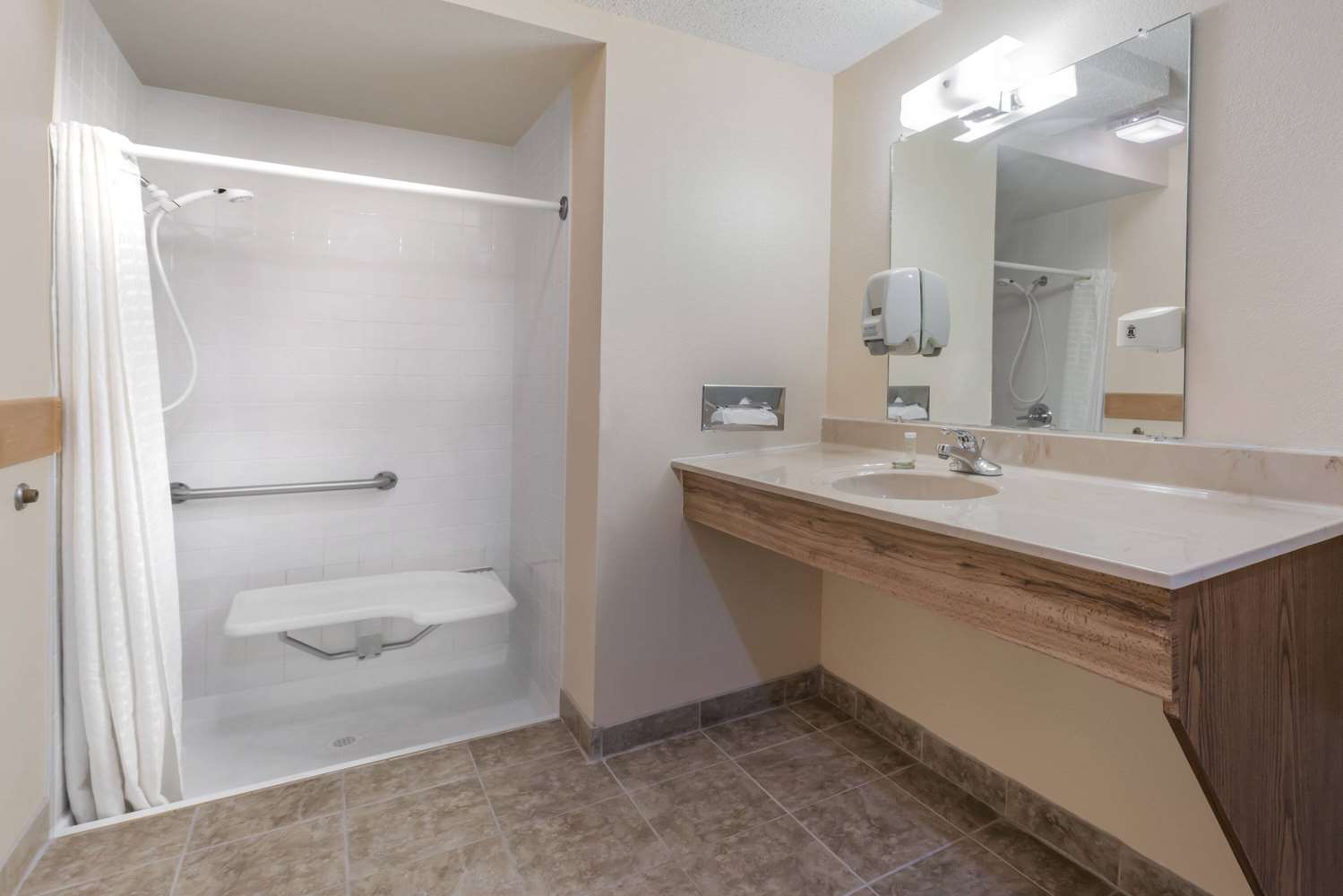 Super 8 by Wyndham Higginsville 10/11