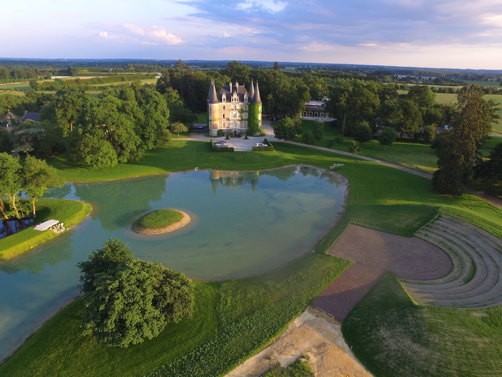 Chateau D'Apigne Rennes 39/50