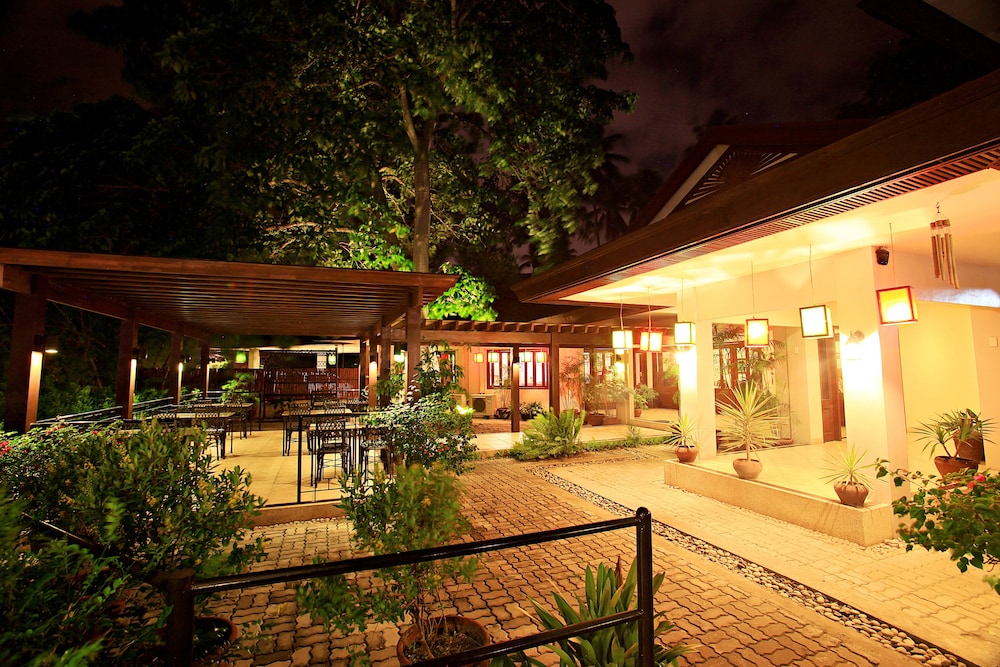 Hotel Tropika 46/49